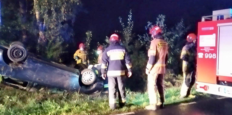 Nocne dachowanie pod Płockiem - Zdjęcie główne