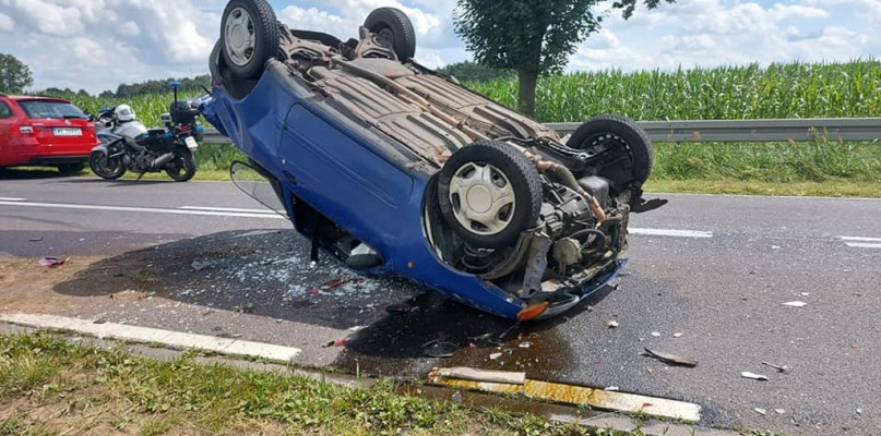 Potrącenie rowerzysty i zderzenie trzech aut. Dwie osoby w szpitalu - Zdjęcie główne