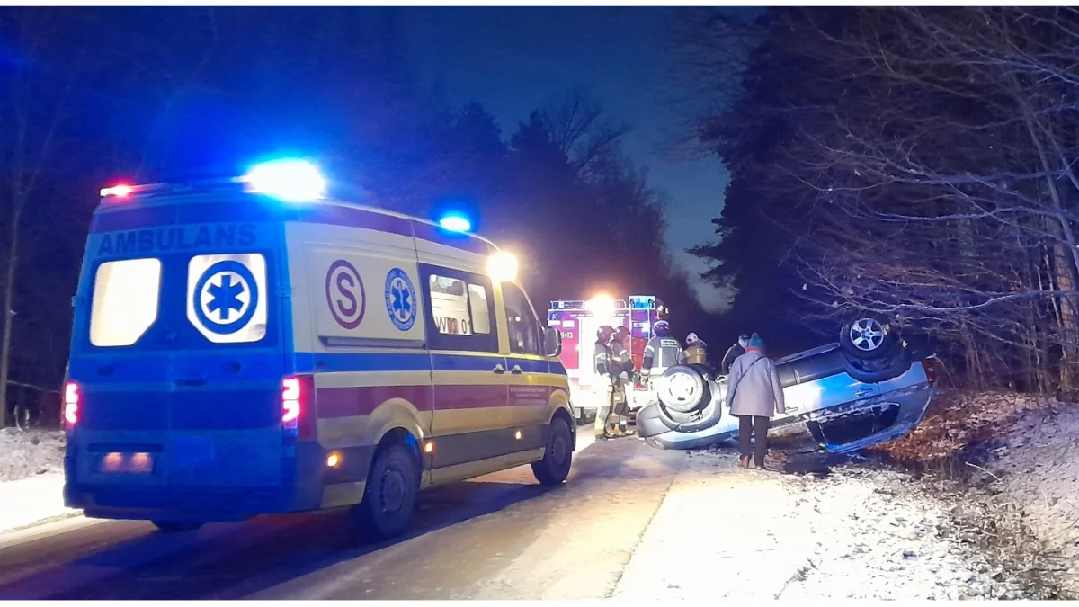 Bardzo  ślisko na wielu drogach na Mazowszu!  Kolejne dachowanie pod Płockiem - Zdjęcie główne