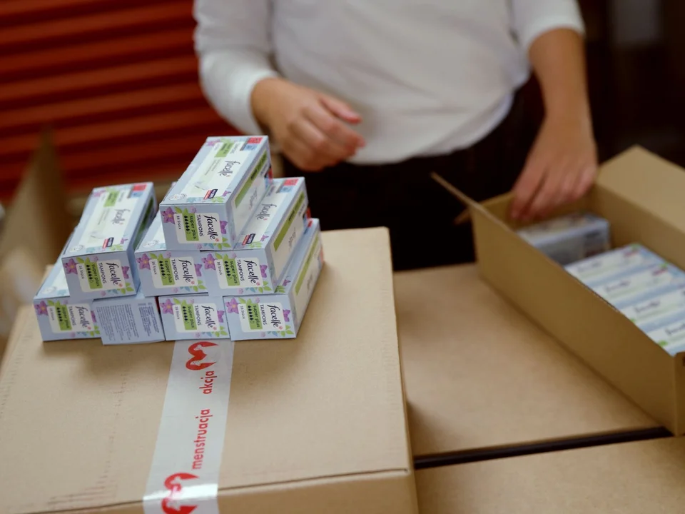 „Podpaski w szkole dla każdej dziewczyny” - nowy program Kulczyk Foundation i marki Rossmann