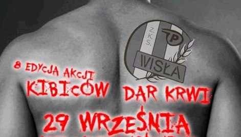 Krew od kibiców na placu przed teatrem - Zdjęcie główne