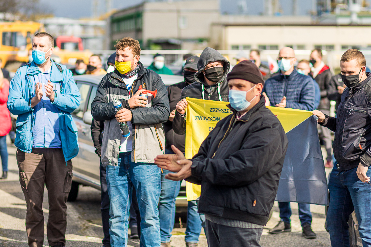 Pracownicy płockiej Energi protestują. Władze wskazują, że zarobki są bardzo wysokie [ZDJĘCIA] - Zdjęcie główne