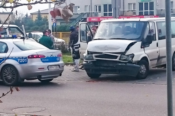 Zderzenie dwóch aut na Piłsudskiego [FOTO] - Zdjęcie główne