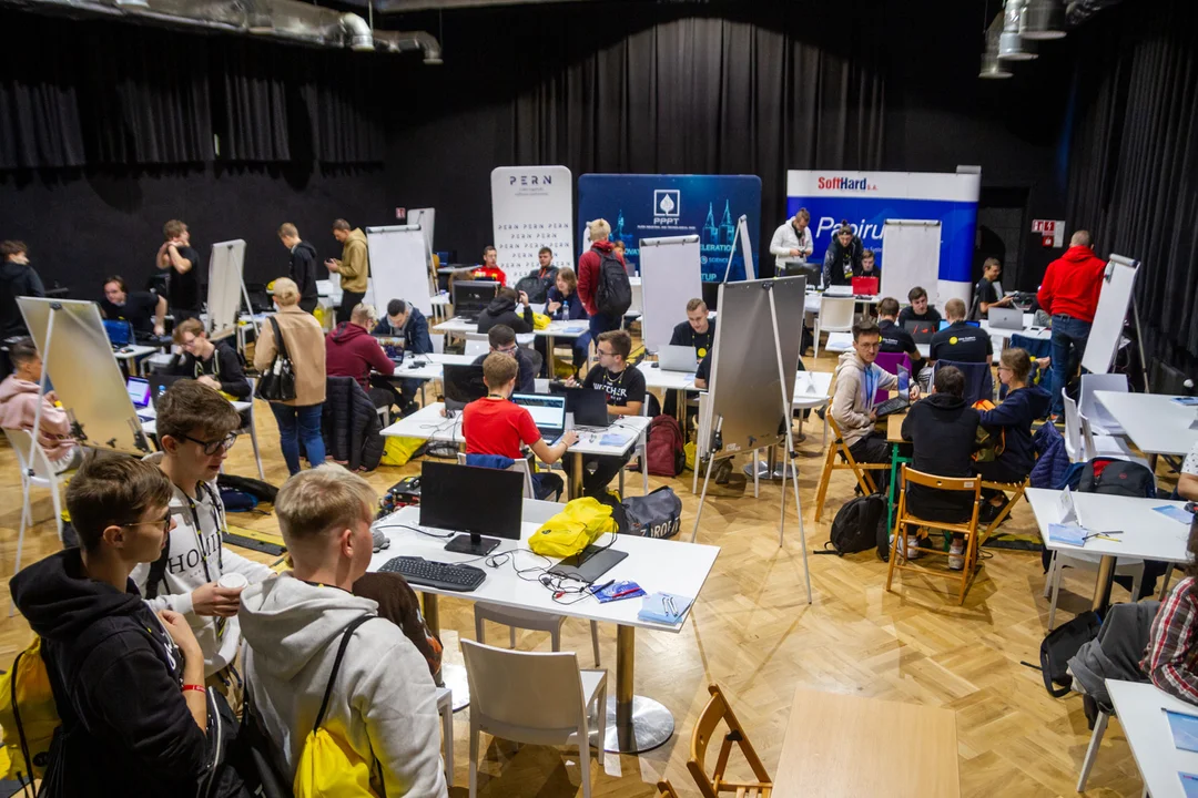 Na 2 dni zabunkrują się i będą tworzyć aplikacje przydatne miastu. W październiku VI płocki Hackathon - Zdjęcie główne