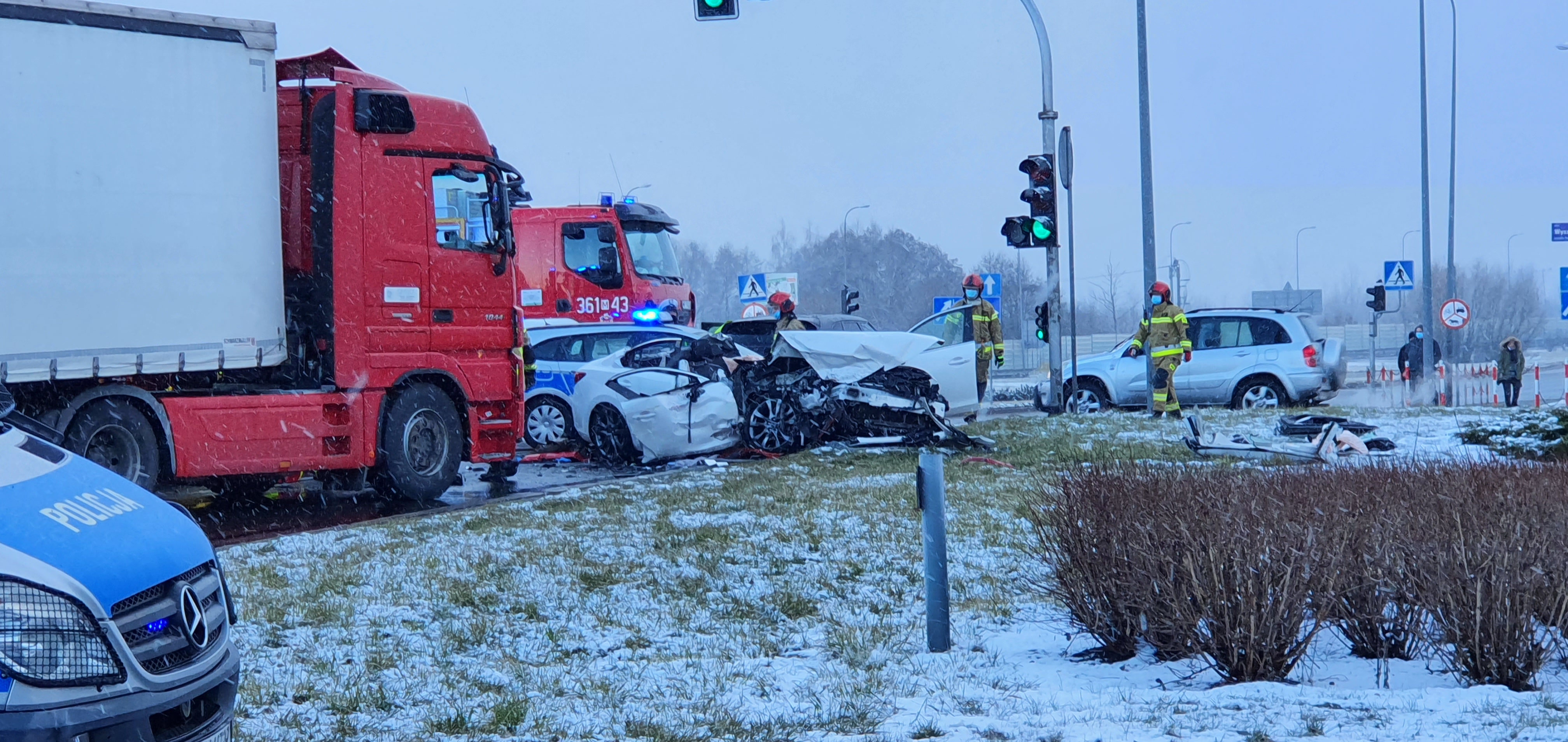 Policja potwierdza: kierowca mazdy zjechał na pas zieleni - Zdjęcie główne