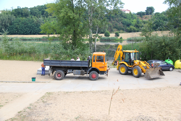 Budują nową drogę na plażę na Sobótce - Zdjęcie główne