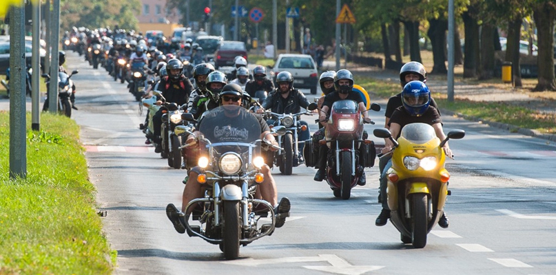 Tłumy motocyklistów. Wszyscy jak zwykle bardzo żałowali - Zdjęcie główne