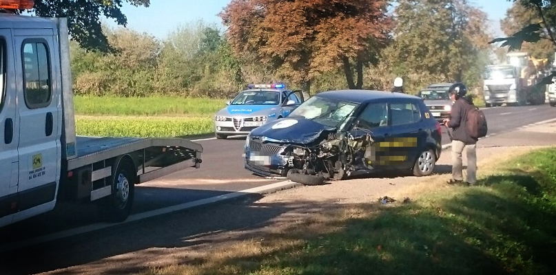 Wypadek przy wyjeździe na Warszawę. Jedna osoba w szpitalu - Zdjęcie główne