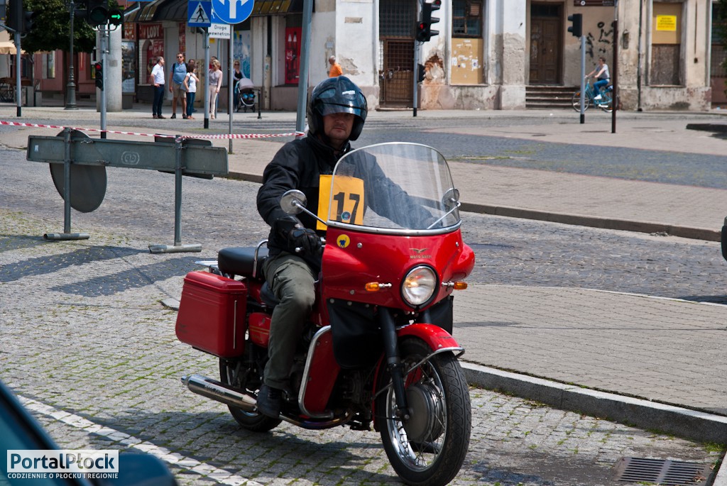 Zabytkowe motocykle w centrum Płocka - Zdjęcie główne