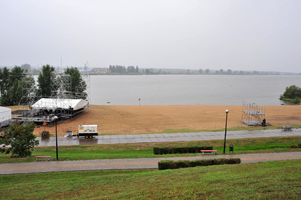 Jutro rockowy festiwal. Sceny już stoją - Zdjęcie główne