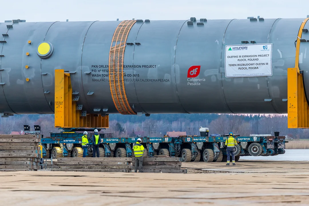 Transport gigantów z nabrzeża dziś wieczorem. Sprawdź, którędy będzie jechał - Zdjęcie główne