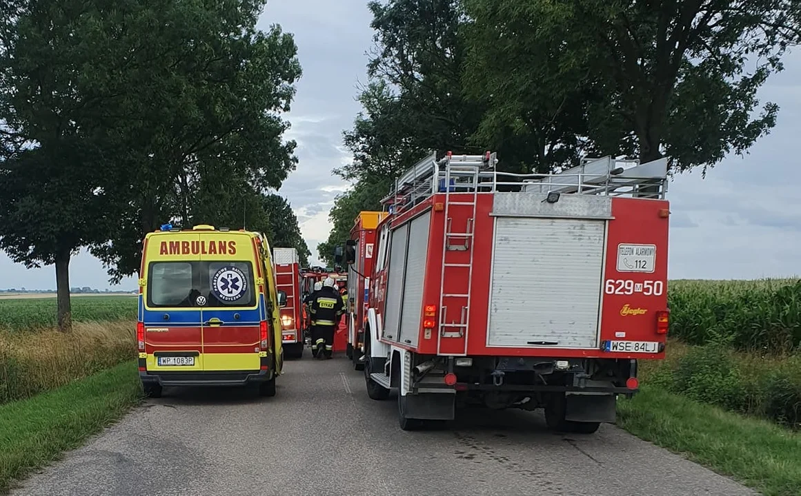 Poważny wypadek niedaleko Płocka. Dwie osoby walczą o życie - Zdjęcie główne