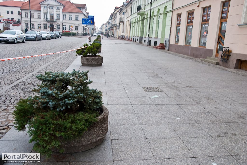 Zastawili donicami dawny parking - Zdjęcie główne