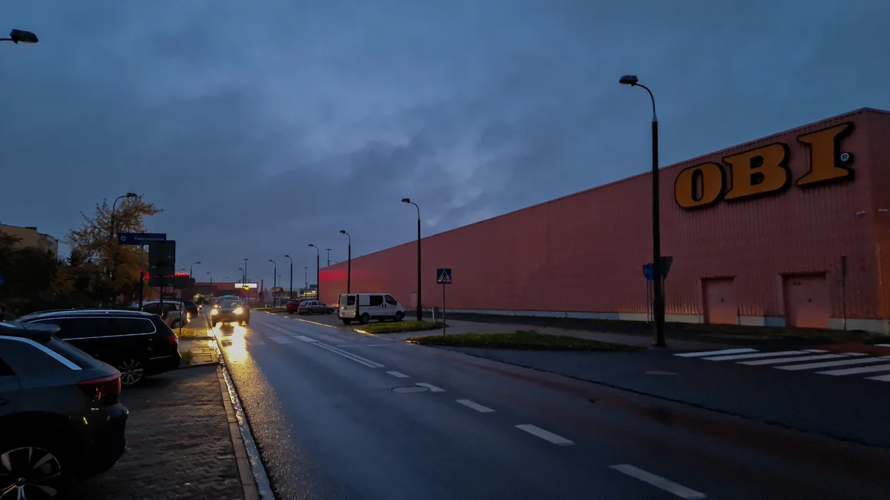 Płock oszczędzał na oświetleniu ulicznym. Ratusz wycofał się z poprawek, ale są ulice, gdzie oświetlenia w nocy nie ma - Zdjęcie główne