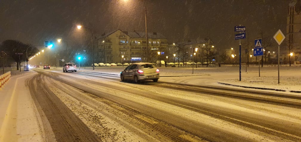 Zima zaskoczyła drogowców? - Służby miejskie interweniują zgodnie z planem - Zdjęcie główne