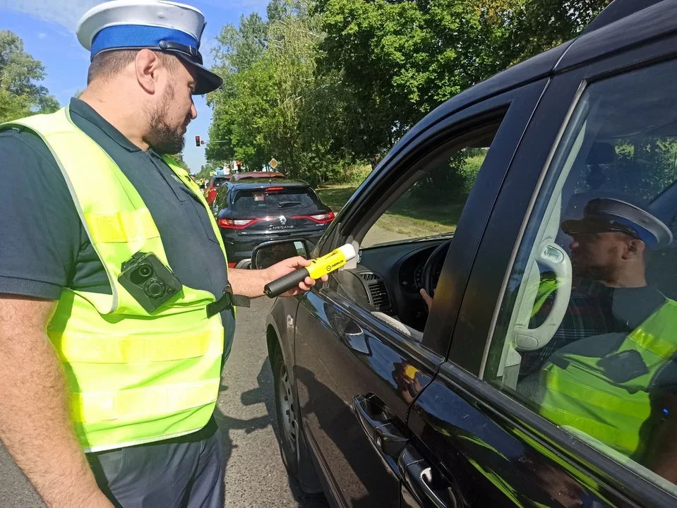 Swoją reakcją zapobiegł tragedii na drodze. Teraz dziękują mu policjanci - Zdjęcie główne