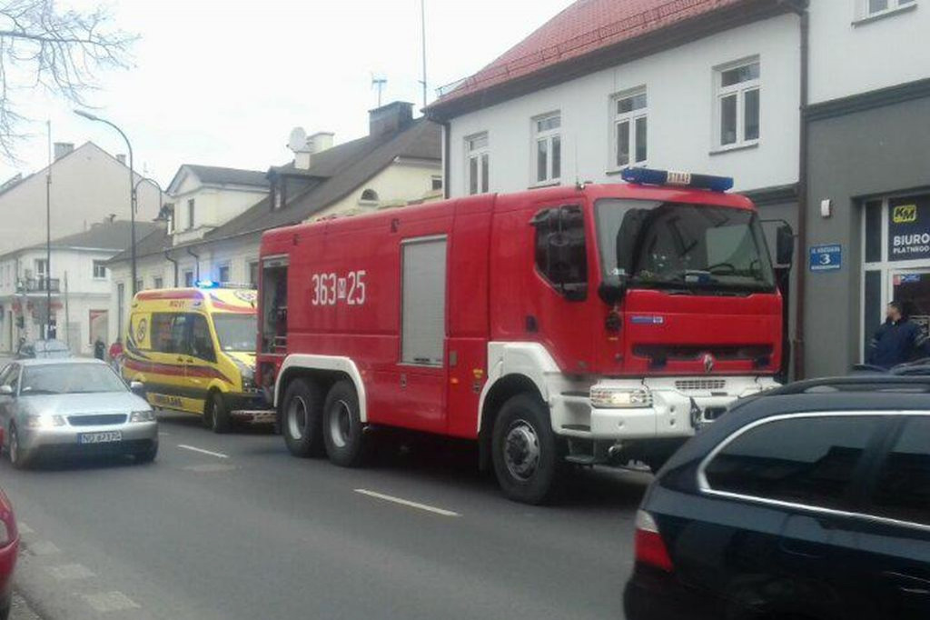 Dym na Kolegialnej? Straż, pogotowie i policja w akcji - Zdjęcie główne