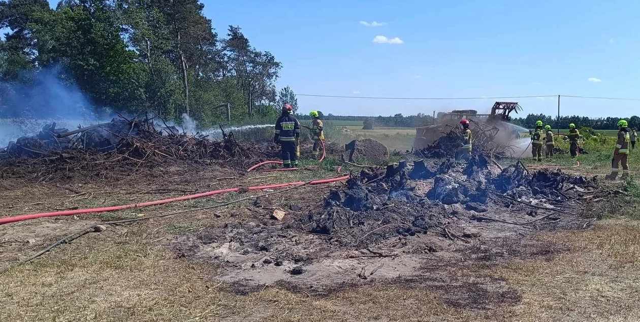 Coraz więcej pożarów! Pięć zastępów strażaków walczyło z żywiołem w powiecie płockim - Zdjęcie główne