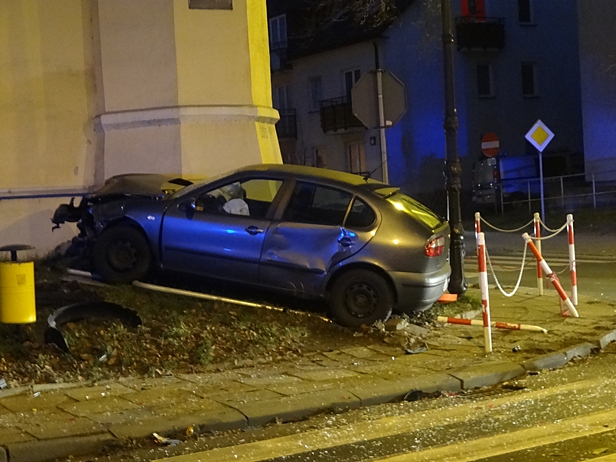 Wypadek przy więzieniu. Są ranni [FOTO] - Zdjęcie główne