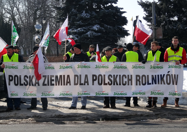 Protest rolników: brońmy naszej ziemi [FOTO] - Zdjęcie główne