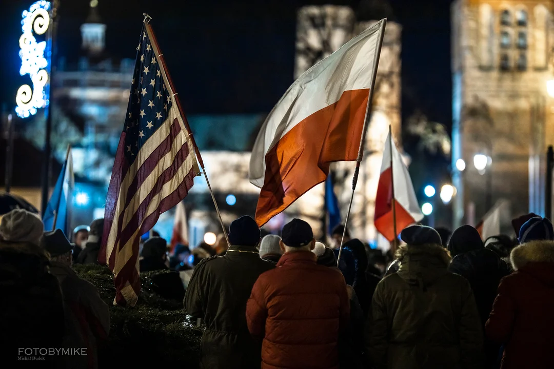 Wolne media, wolni ludzie, wolna Polska - protest w Płocku [ZDJĘCIA] - Zdjęcie główne