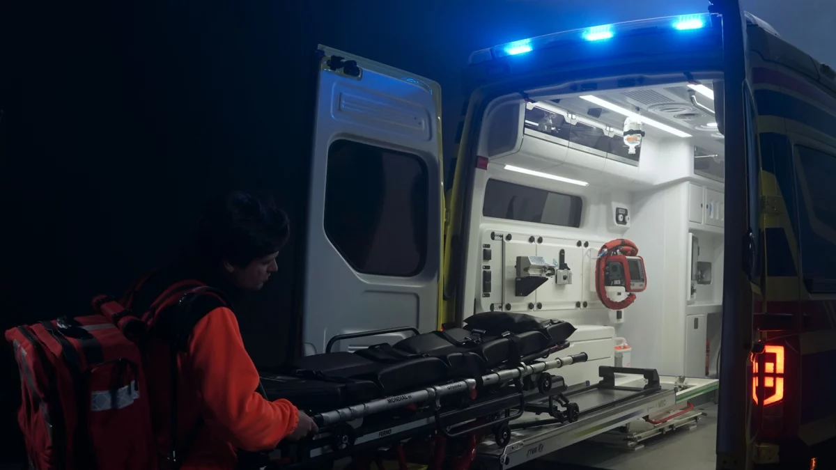 Wyposażenie karetki transportowej 2026: Co musi znaleźć się w nowoczesnym ambulansie?