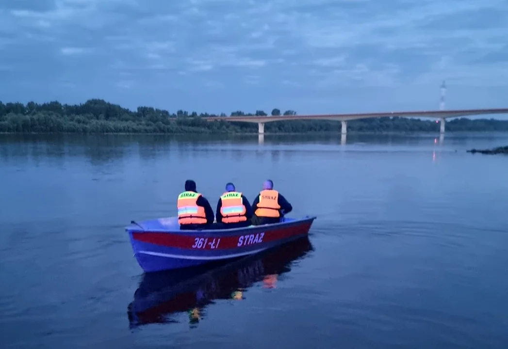 Krzyki z wody. Łódka wywróciła się na Wiśle - Zdjęcie główne