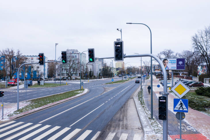 W Płocku jest śluza autobusowa. Jak ona działa? - Zdjęcie główne