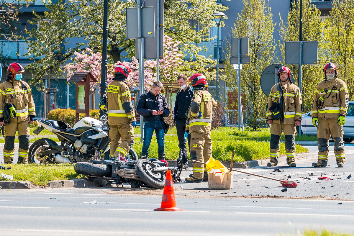 Zderzenie z udziałem motocyklisty w centrum miasta [ZDJĘCIA] - Zdjęcie główne