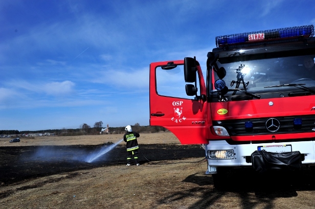 Pożar przy Chopina. 3-metrowy słup ognia - Zdjęcie główne