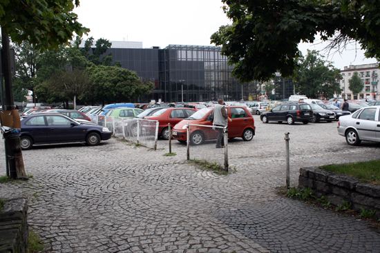 Zamkną parking. Zabierzcie samochody - Zdjęcie główne