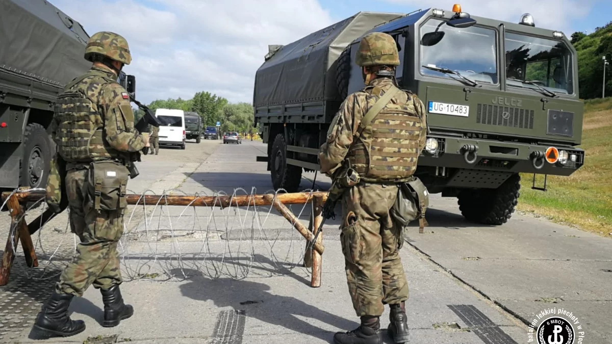 Wzmożony ruch pojazdów wojskowych i żołnierzy w regionie. Jest apel do mieszkańców!