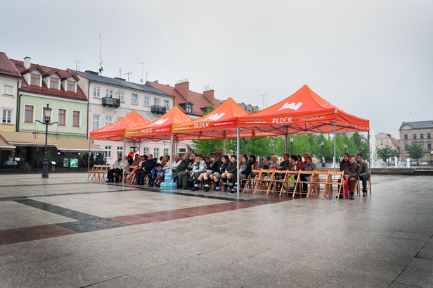 Pustki przed ratuszem. Winna aura [FOTO] - Zdjęcie główne