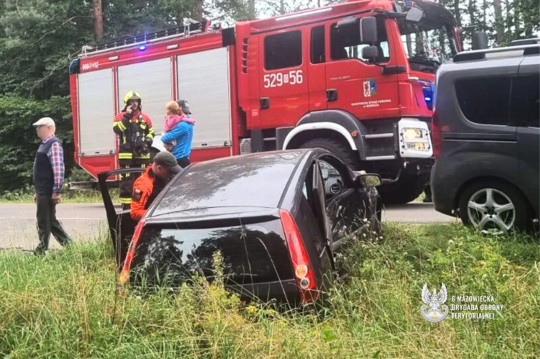 To był poważny wypadek! Trójka dzieci z poważnym urazem. Pomogli żołnierze - Zdjęcie główne