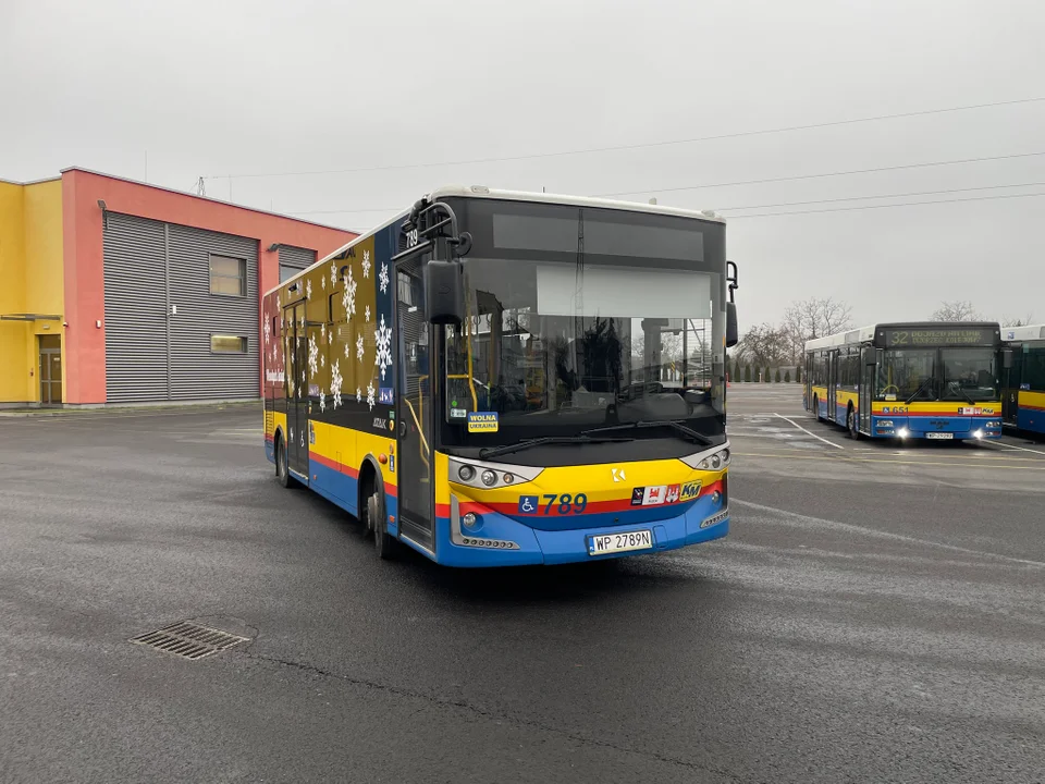 Świąteczny autobus na płockich drogach. - Wypatrujcie „osiemnastki”! - Zdjęcie główne