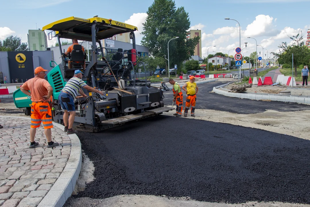 Uciążliwości mają się niebawem skończyć. Rozpoczął się kolejny etap przebudowy - Zdjęcie główne