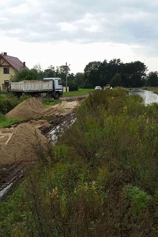 Wezbrała rzeka. Strażacy w akcji - Zdjęcie główne