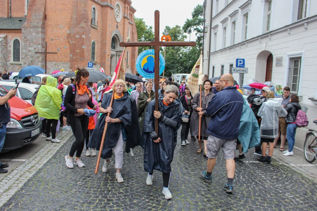 Ruszyli! 41. Piesza Pielgrzymka Diecezji Płockiej do Częstochowy [ZDJĘCIA] - Zdjęcie główne