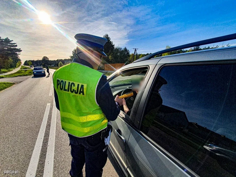 Tysiące mandatów, setki zatrzymanych pijanych kierowców. Policja podsumowuje - Zdjęcie główne