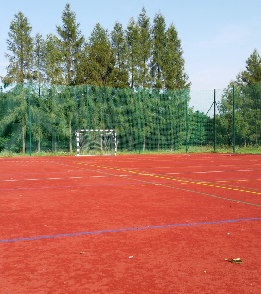 Boisko i plac zabaw przy SP nr 15 - Zdjęcie główne