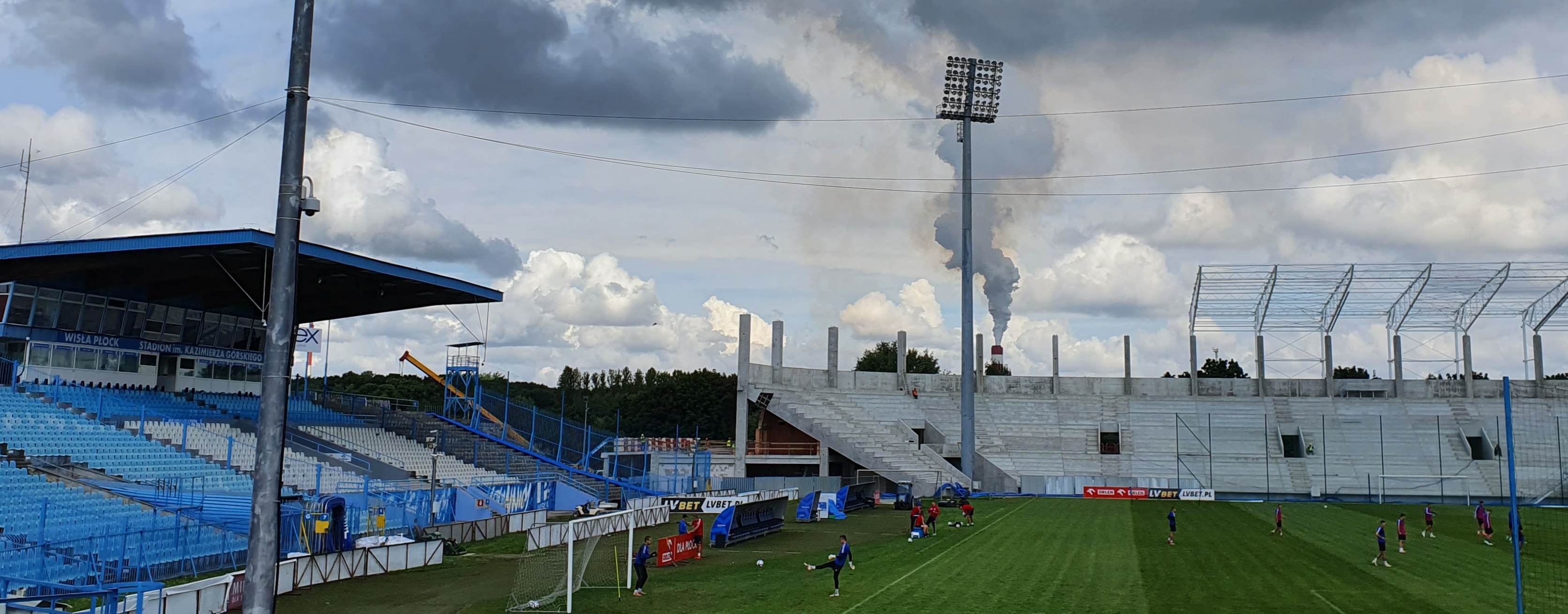 Lada chwila kolejne wyburzanie na stadionie Wisły Płock. Kiedy kibice zasiądą na nowej trybunie? - Zdjęcie główne