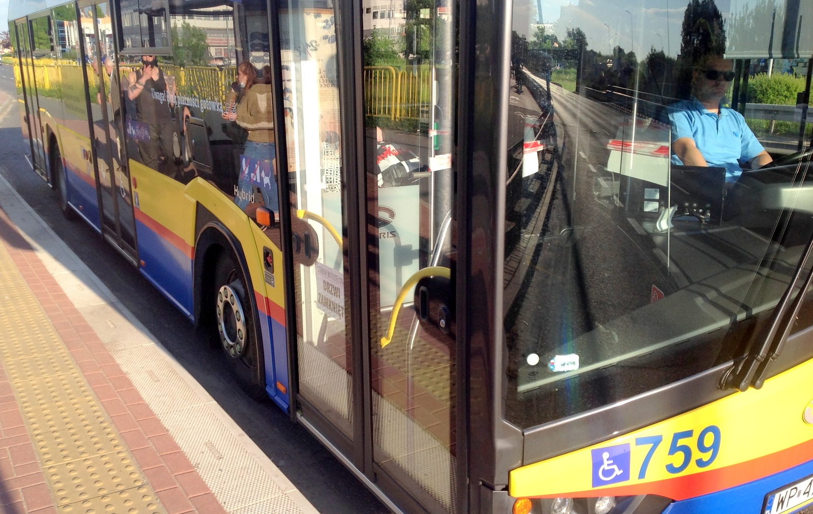 Chwile grozy w centrum. Kto strzelał do trzech autobusów? - Zdjęcie główne