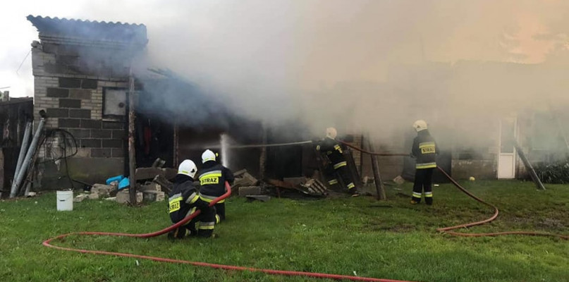 Pożar budynku. Interweniowało aż osiem zastępów straży - Zdjęcie główne