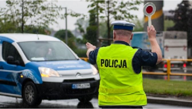 Domowe awantury, wypadki i jazda na podwójnym gazie. Policja podsumowała świąteczny weekend - Zdjęcie główne