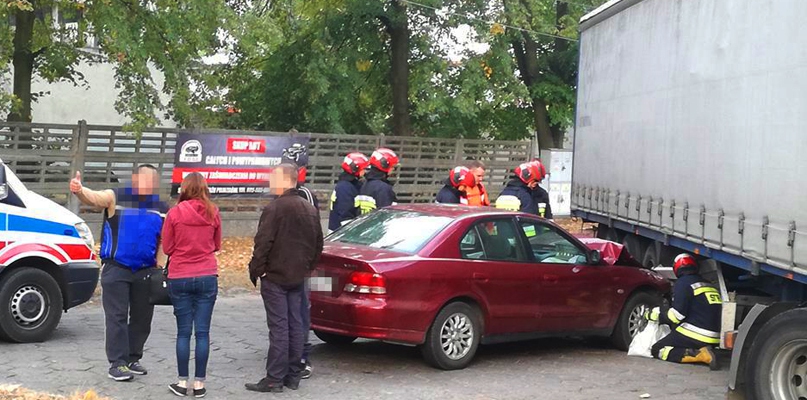 Wypadek. Ciężarówka zderzyła się z samochodem osobowym - Zdjęcie główne