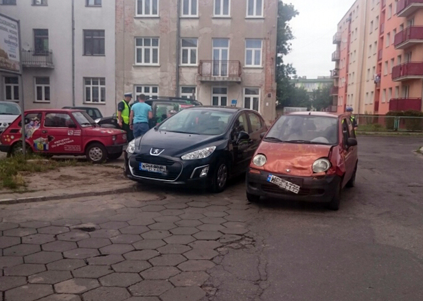 Zderzenie dwóch aut w centrum [FOTO] - Zdjęcie główne