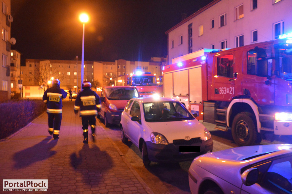 Straż pożarna pod budynkiem na al. Jana Pawła II. Co się stało? - Zdjęcie główne