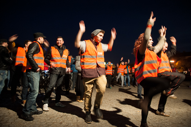 Ponad 200 osób na marszu poparcia [FOTO] - Zdjęcie główne