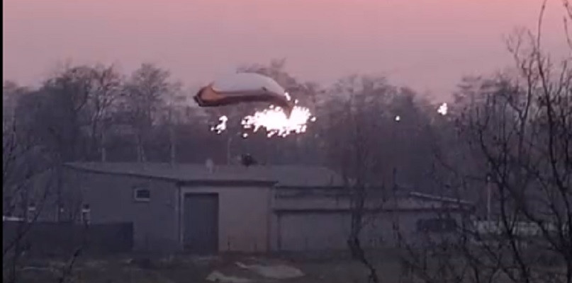 Wypadek paralotniarza na Radziwiu. Czytelnik uchwycił moment zderzenia [WIDEO] - Zdjęcie główne