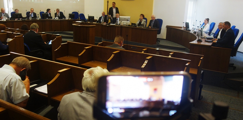 Mieszkaniec na sesji: Dziękuję za nękanie mnie w pracy, za donosy - Zdjęcie główne